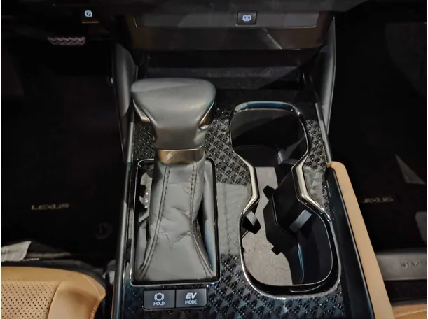 Car image 25