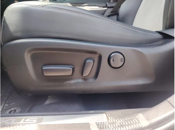Car image 27