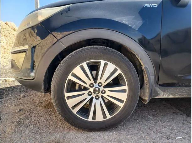 Car image 9