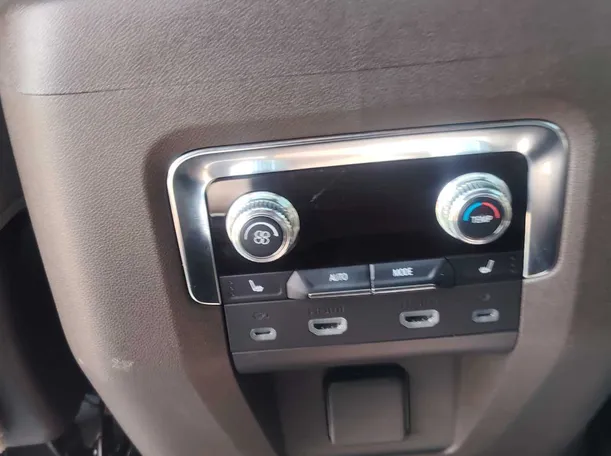 Car image 29