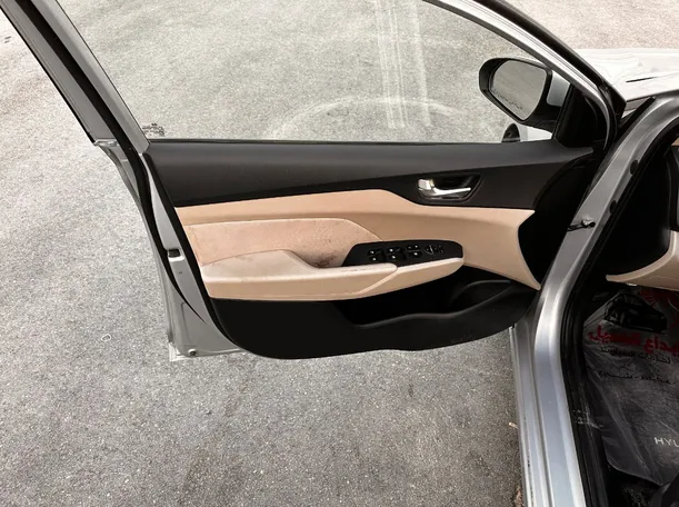 Car image 24