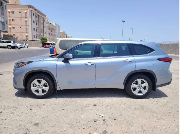 Car image 8