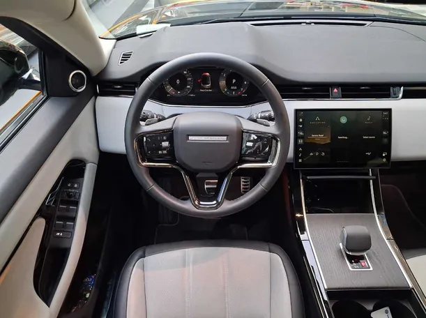Car image 14
