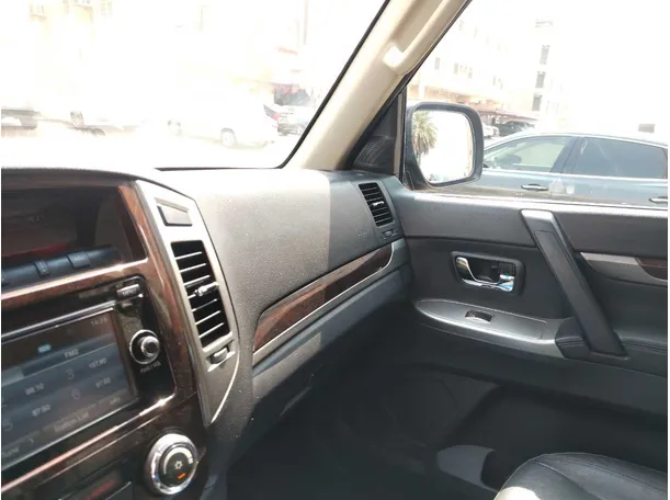 Car image 24