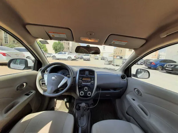 Car image 14
