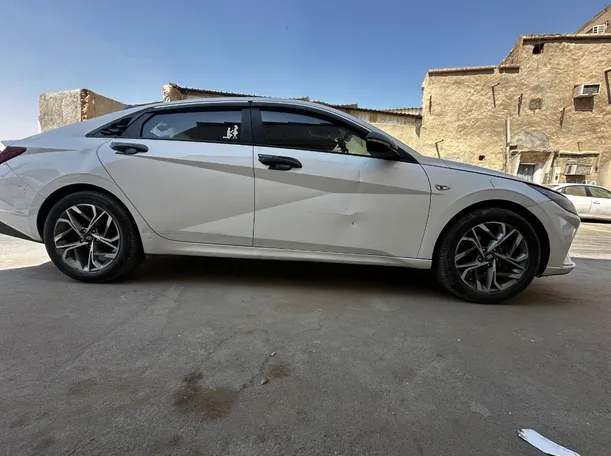 Car image 4