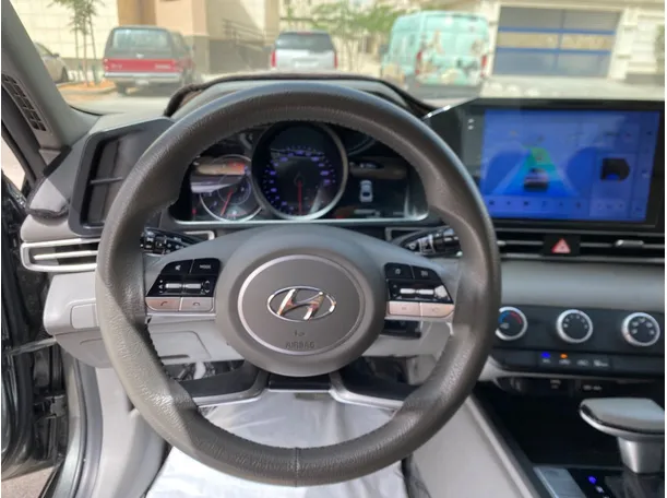 Car image 16