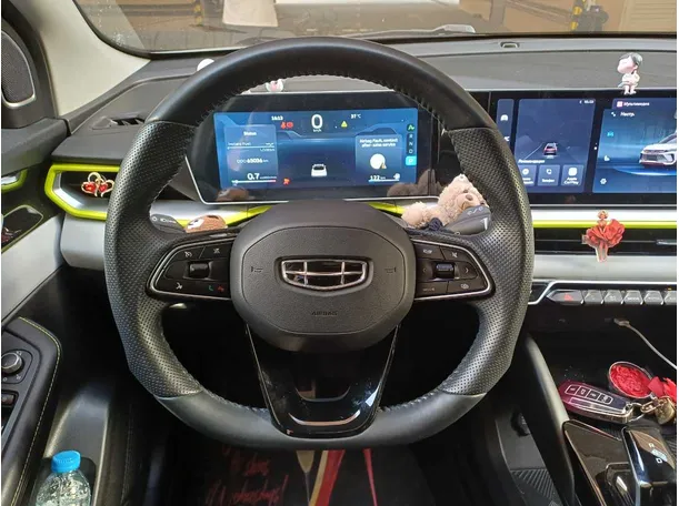 Car image 17