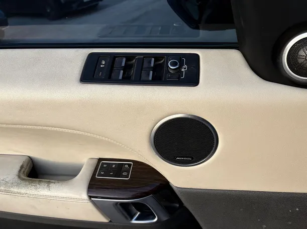 Car image 26