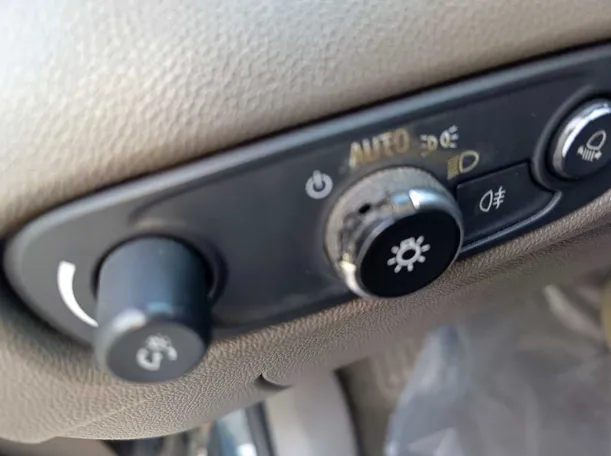 Car image 26