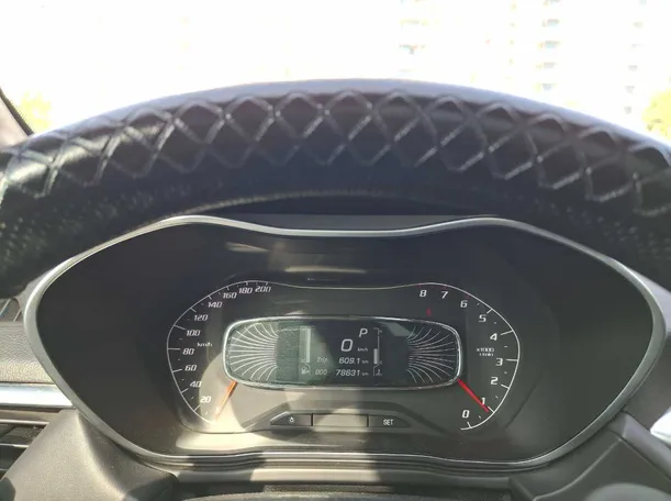Car image 19
