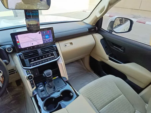 Car image 22