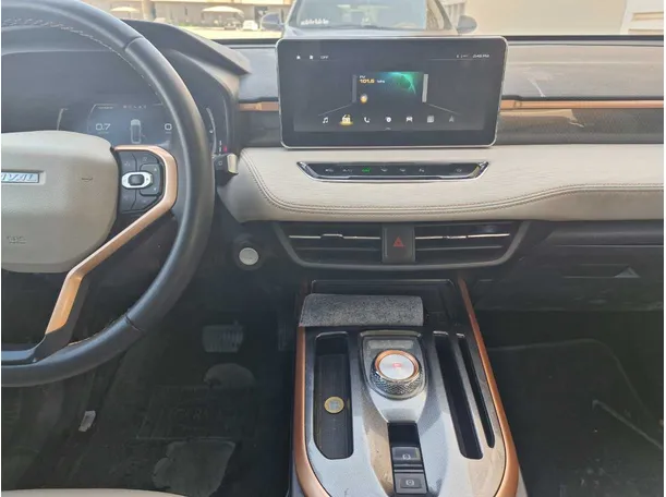 Car image 18