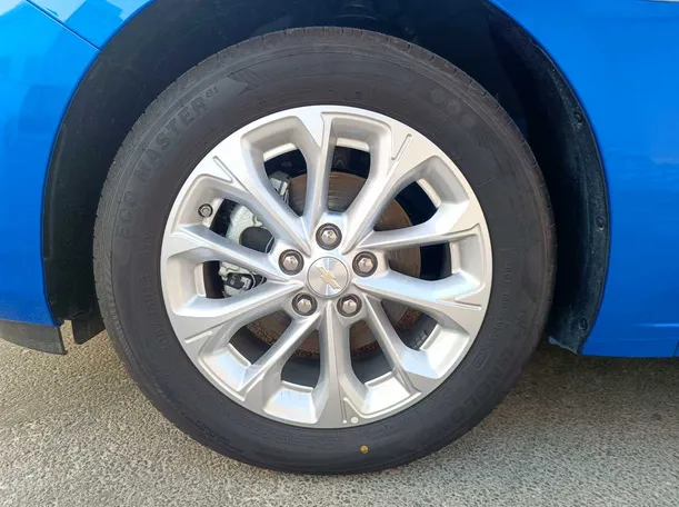 Car image 10
