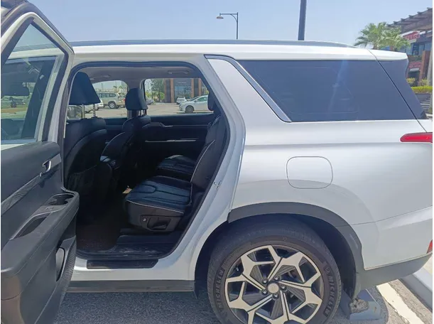 Car image 16
