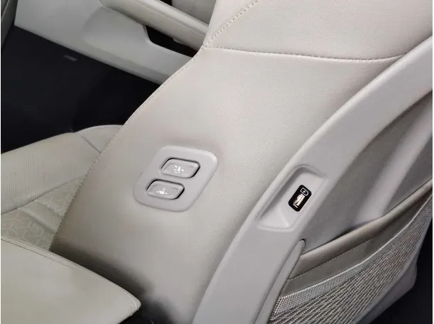 Car image 35