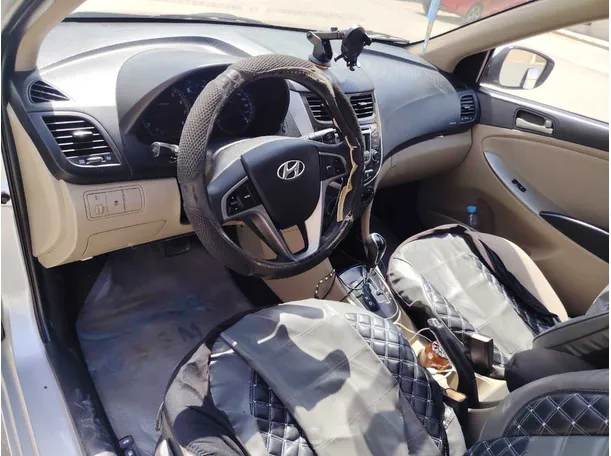 Car image 13