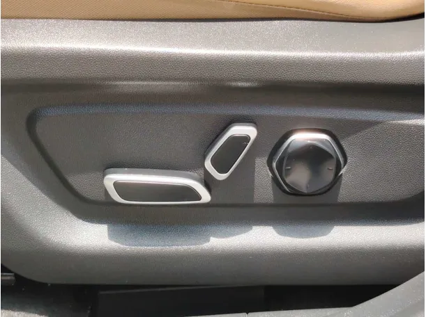 Car image 33