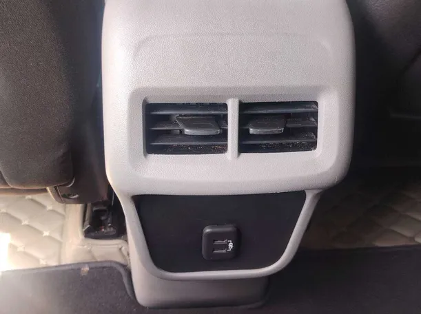 Car image 25