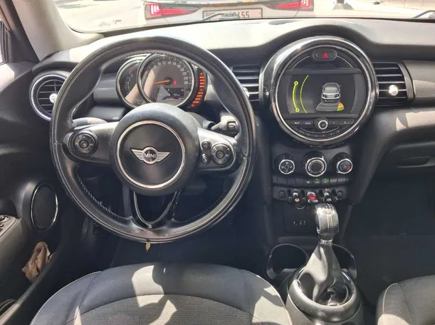 Car image 17