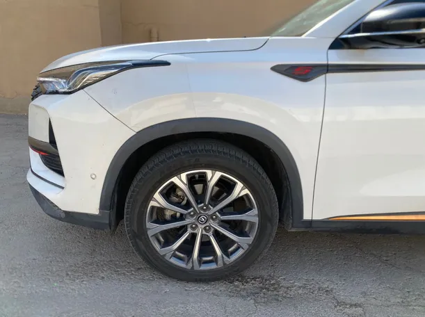 Car image 9