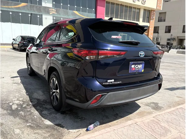 Car image 7