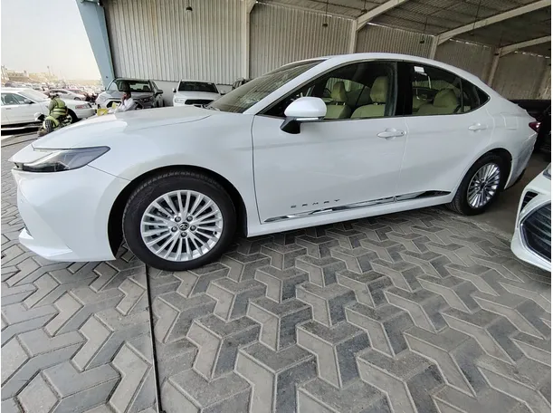 Car image 8