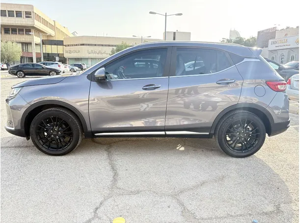Car image 8