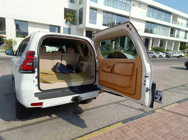 Car image 25