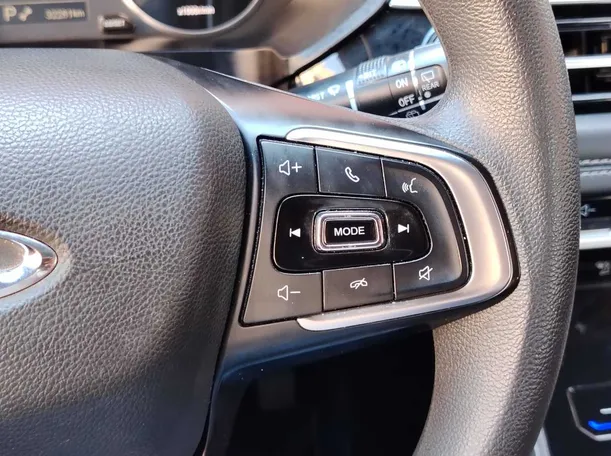 Car image 27