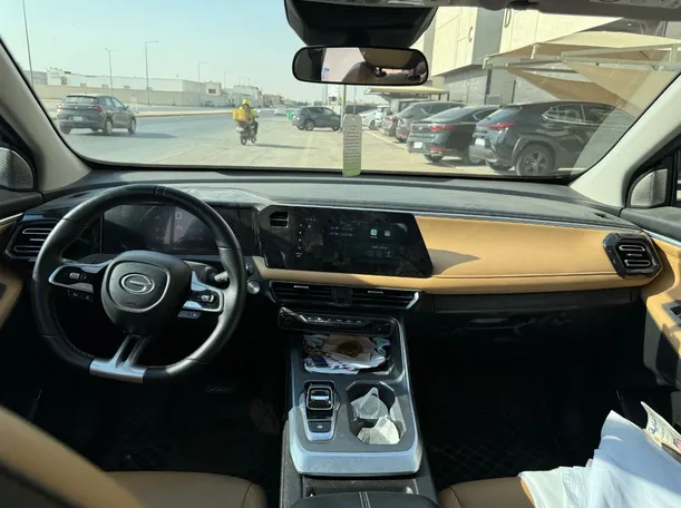Car image 14