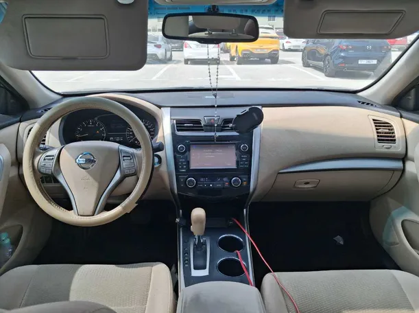 Car image 16