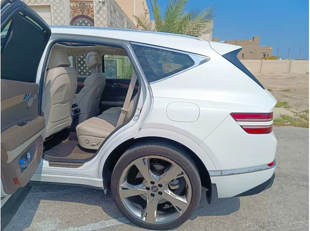 Car image 15