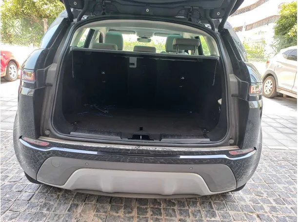 Car image 19