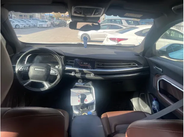 Car image 17