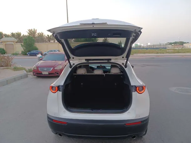 Car image 18