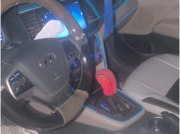 Car image 5