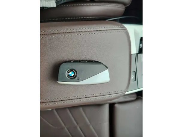 Car image 33