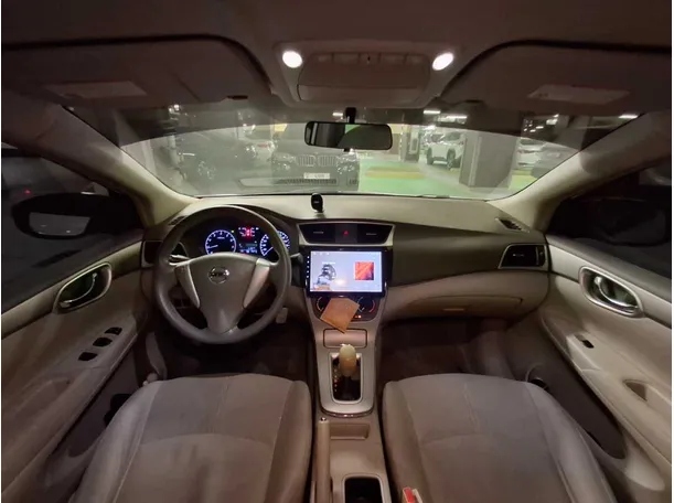 Car image 17