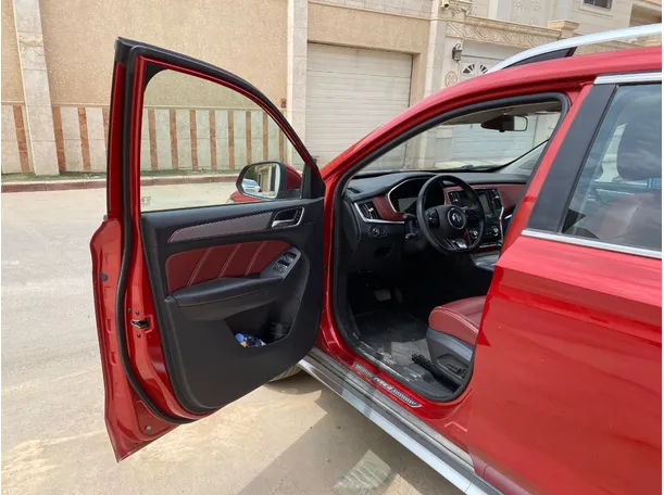 Car image 10