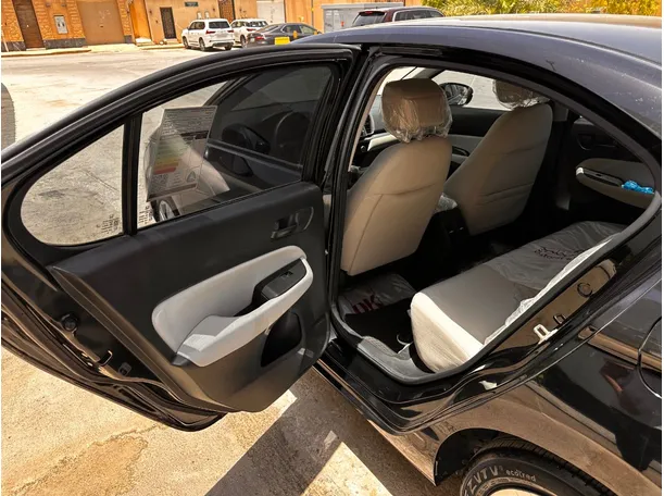 Car image 13