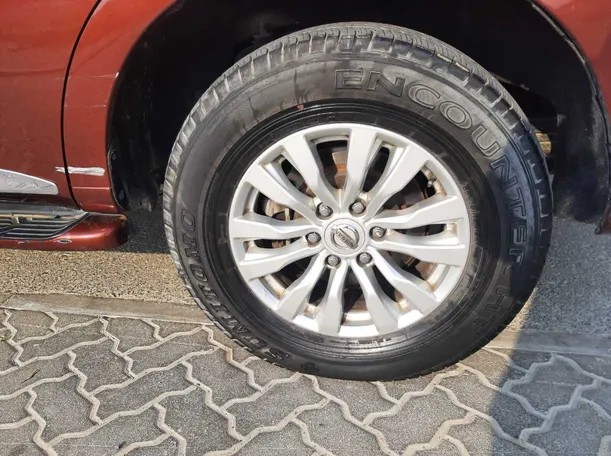 Car image 9