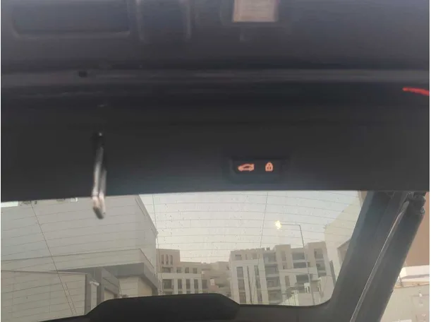 Car image 26