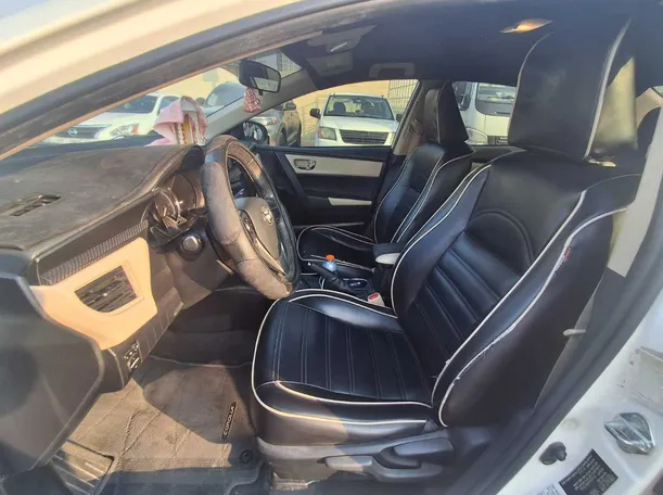 Car image 12