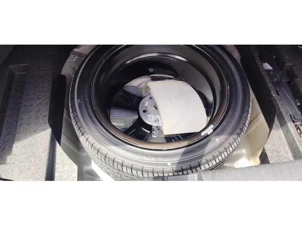 Car image 30