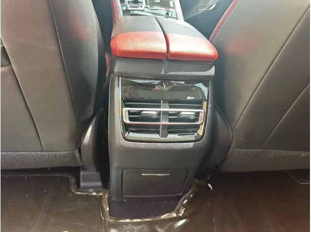 Car image 27