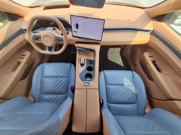 Car image 16
