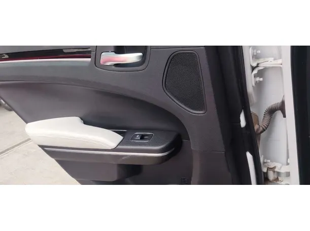 Car image 28