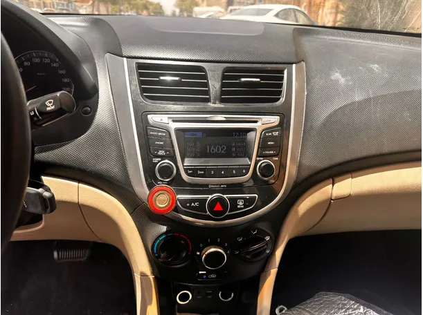 Car image 18