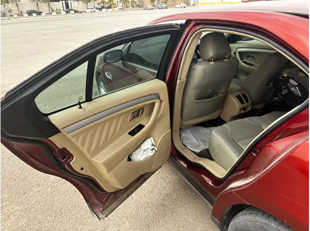 Car image 13
